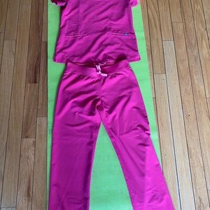 FIGS HOT PINK SMALL SET